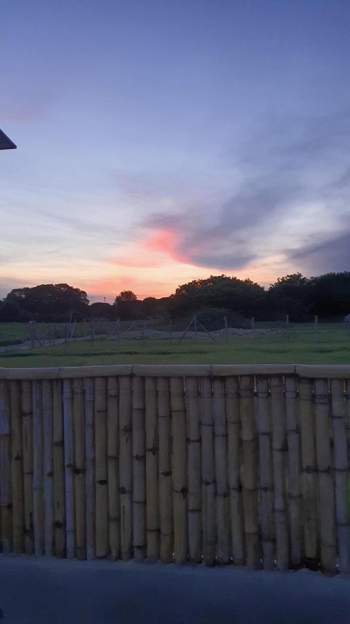 Calatagan'S Bahay Kubo - With Beach Access エクステリア 写真